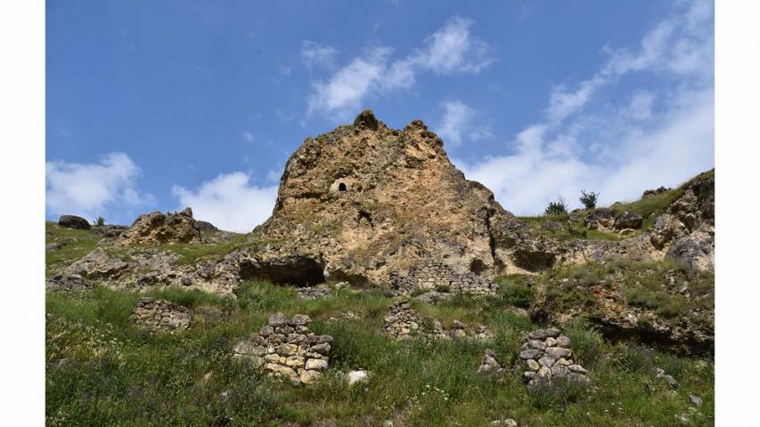 Наскальная крепость, с. Кадат