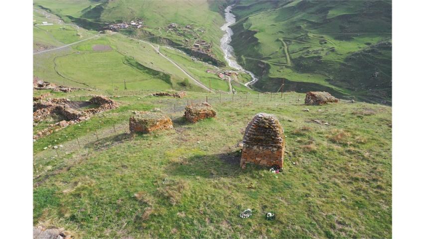 Архитектурный комплекс с. Камунта.  Некрополь