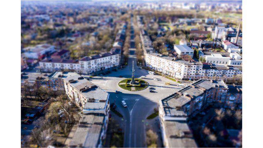 Архитектурный ансамбль площади Революции и обелиск китайским добровольцам, погибшим в годы Гражданской войны. Начало 1950-х гг., 1957 г.