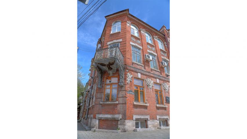 Доходный дом Воробьева, позже - НКВД СОАССР. Арх. И. В. Рябикин