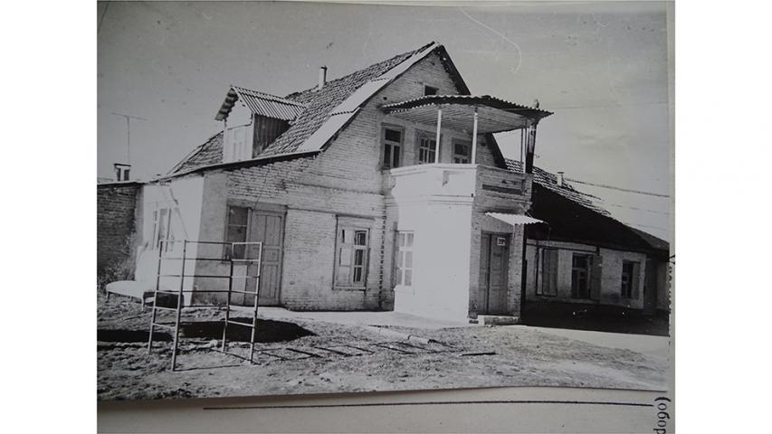 Дом, в котором жил археолог В. И. Долбежев. Начало 1870-х гг.
