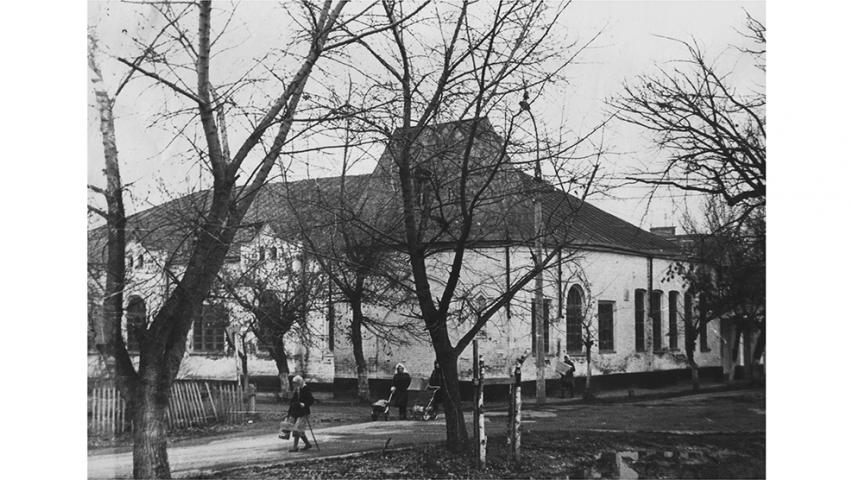 Здание Кирилло-Мефодиевского училища, г. Моздок (фото 1980 г.)