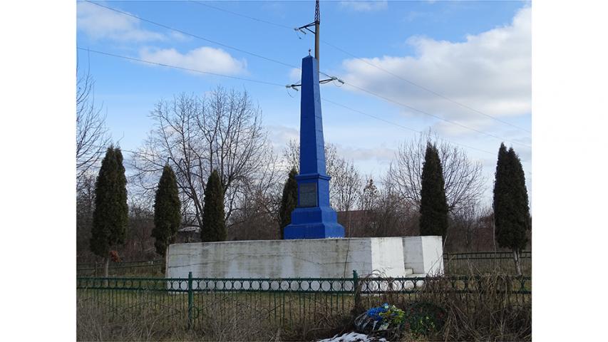 Братские могилы с двумя обелисками, г. Дигора